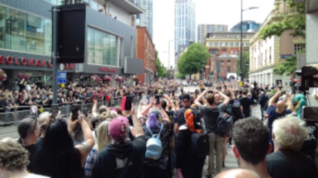 Images_Music/WTN_Music_11_Hard_Rock_Funeral_Awaiting_the_cortege_on_Broad Street.jpg